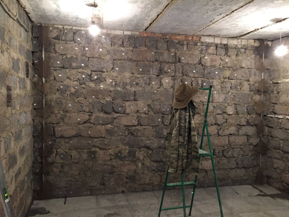 Штукатурка стен в гараже