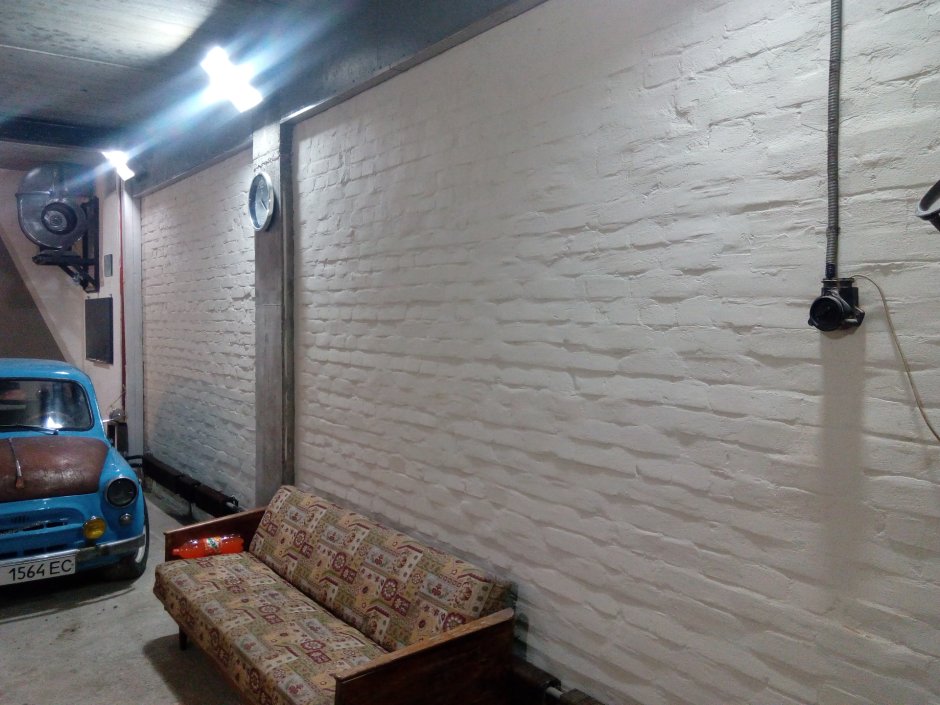 Фактурная краска для стен в квартире