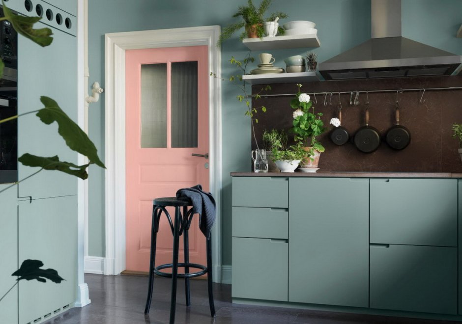 Кухня пыльно зеленого цвета