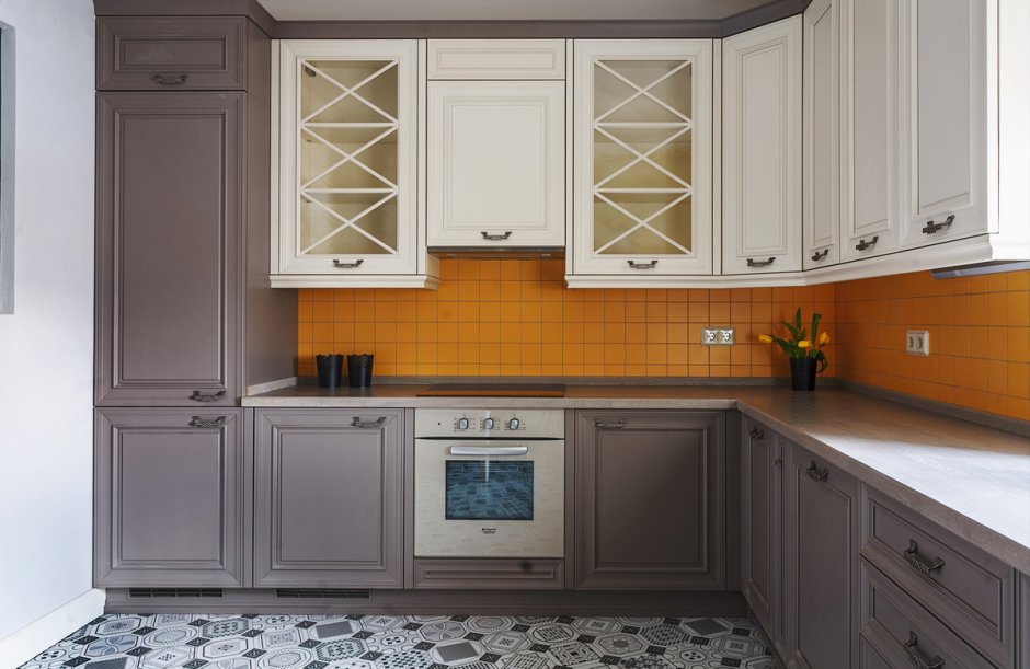 Двухцветные кухни классика