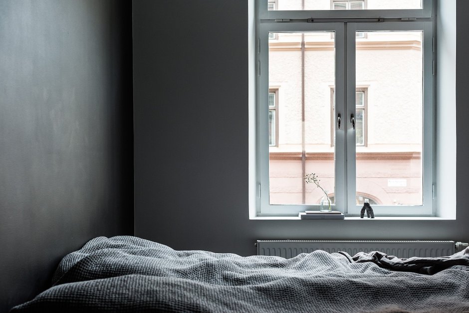 Темно серые окна