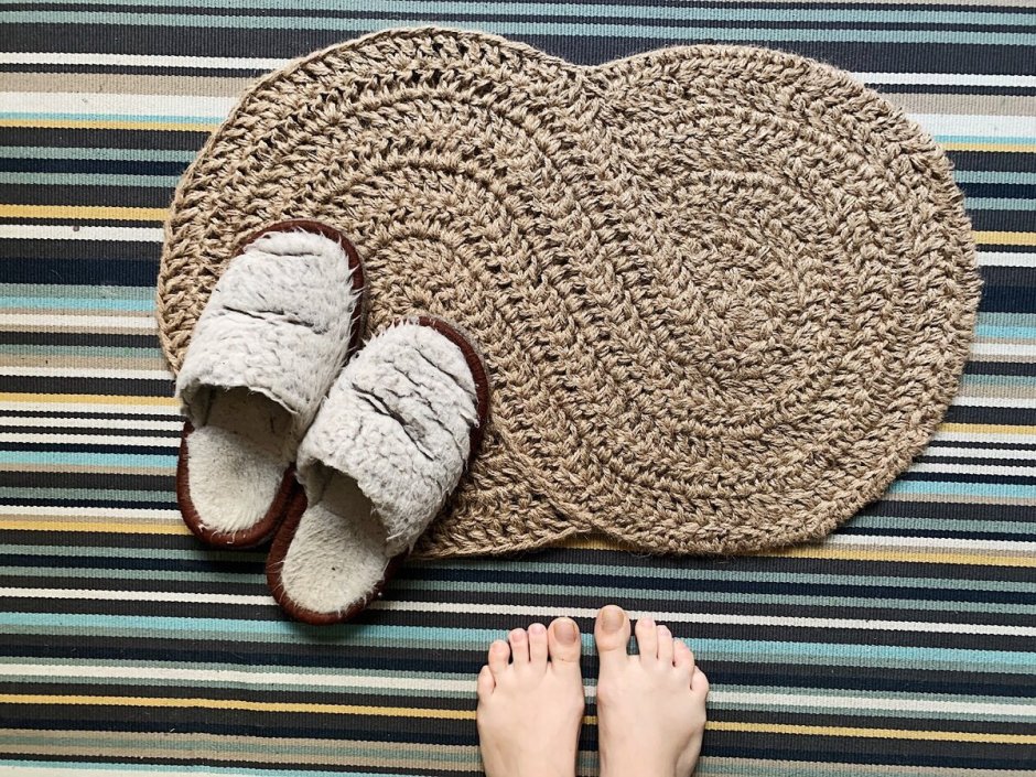 Джутовый коврик крючком овальный