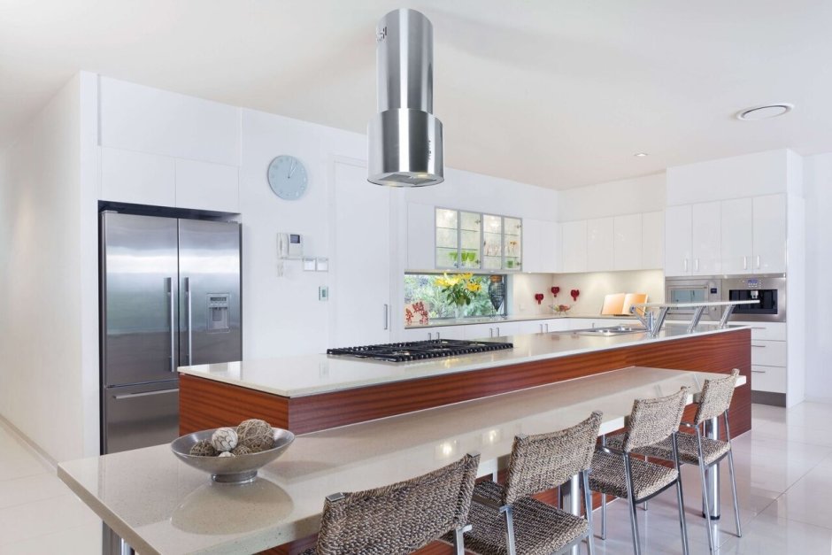 Островная вытяжка в интерьере