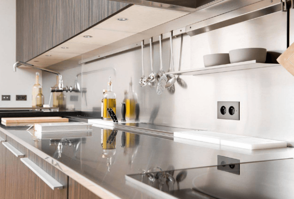 Розетки на фартуке