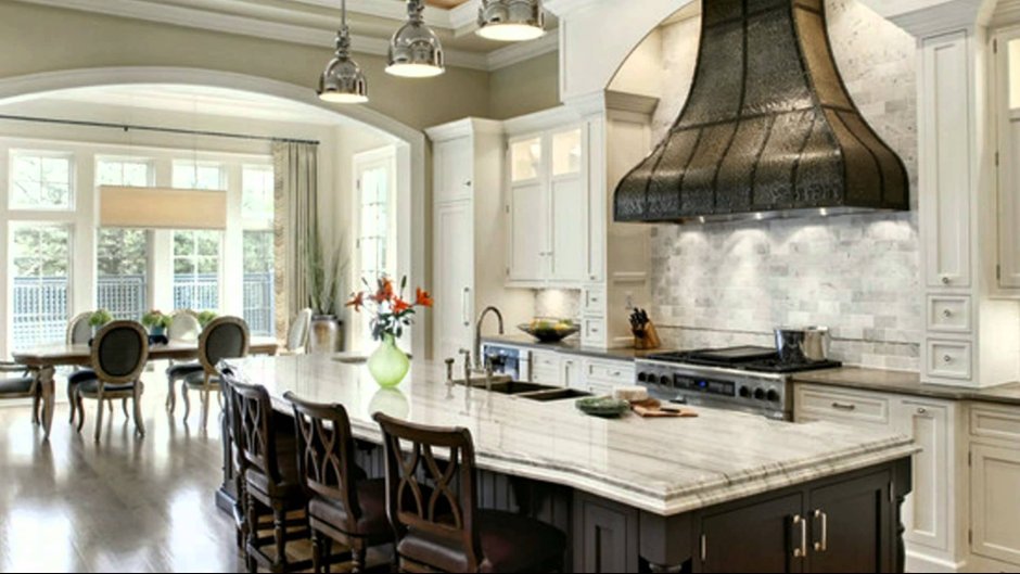 Классические кухни с островными вытяжками