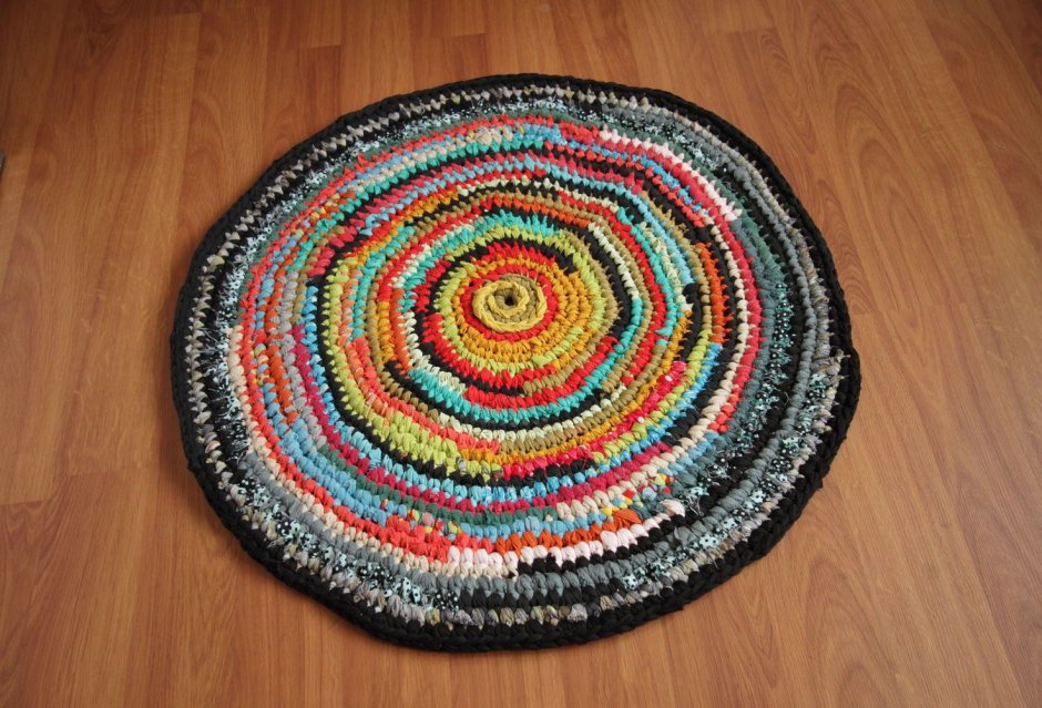 Коврик из трикотажной пряжи