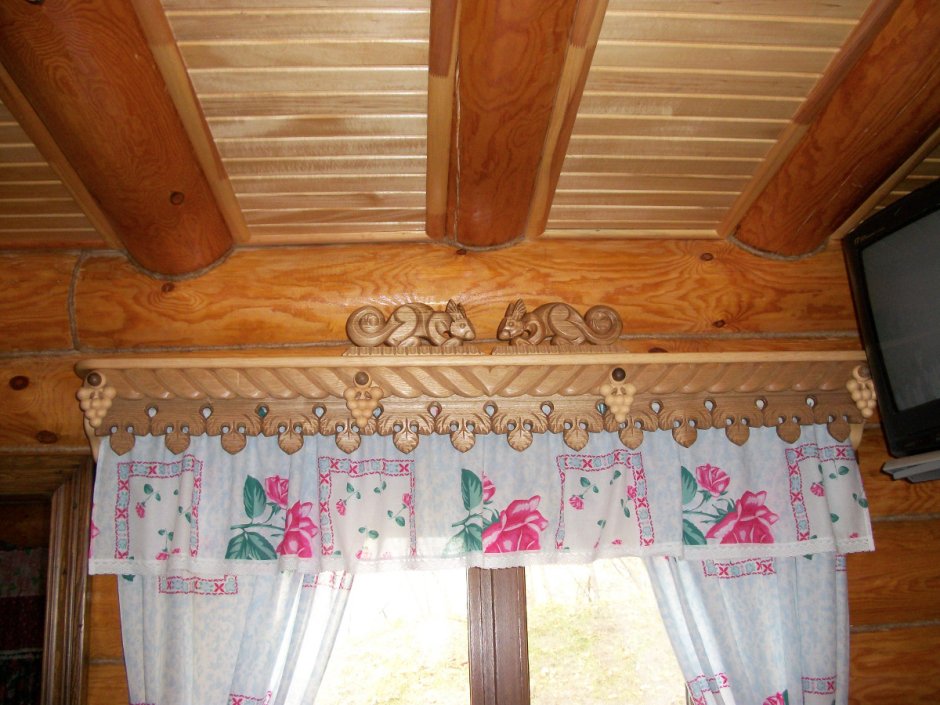 Шторы в деревянном доме