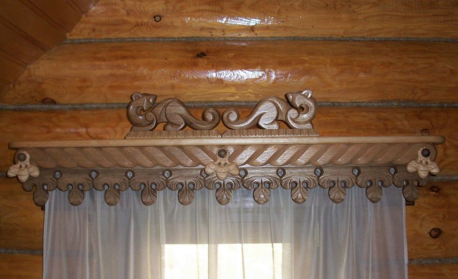 Резьба на карнизе