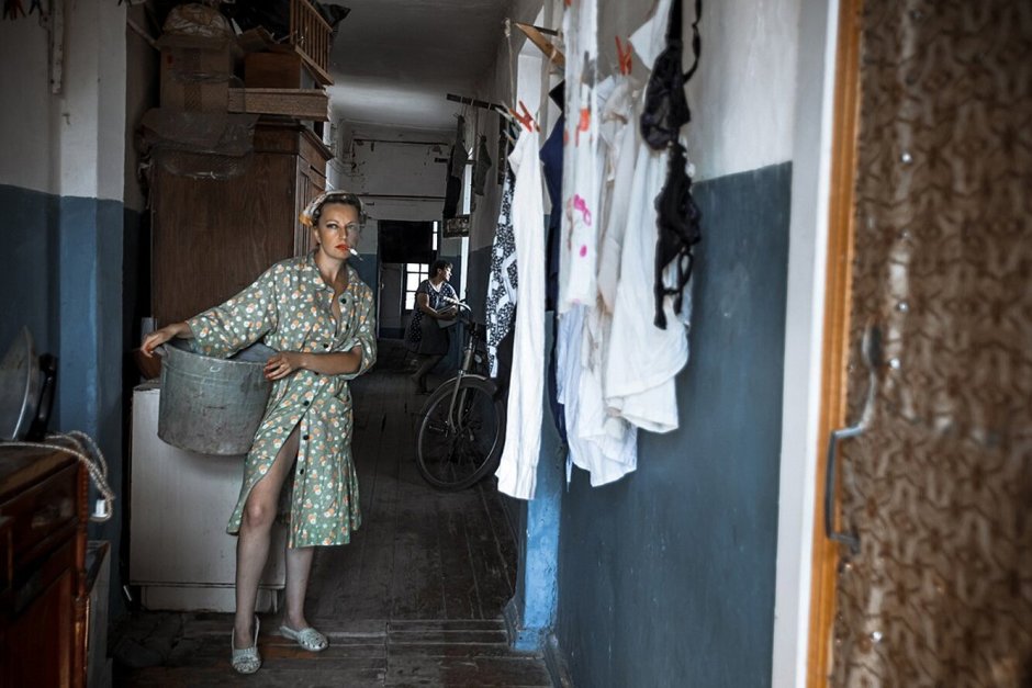 Женщина в коммуналке