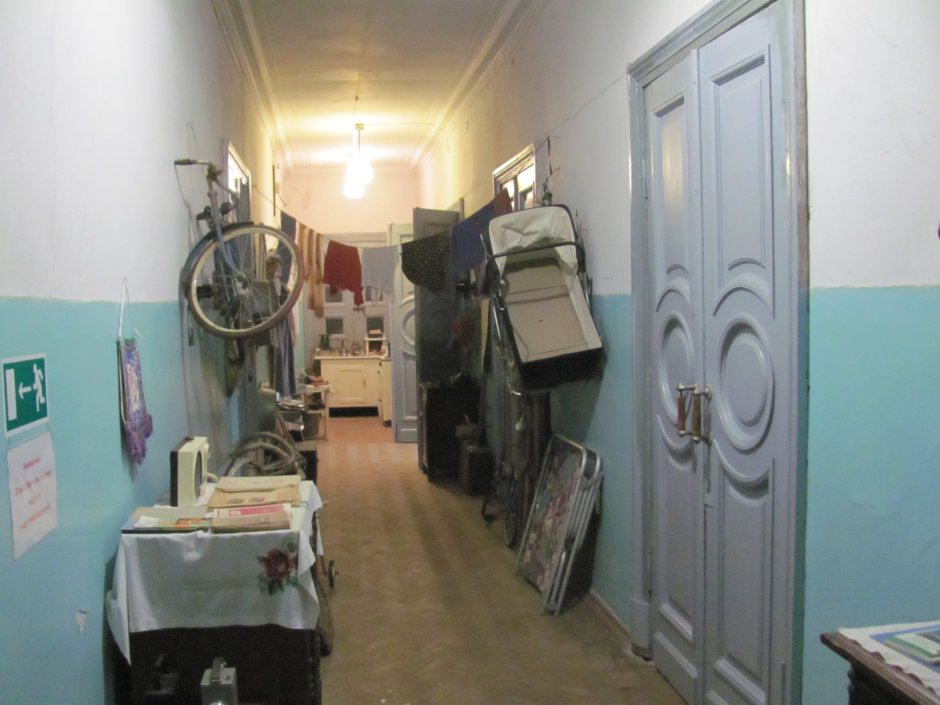 Коридор коммуналки