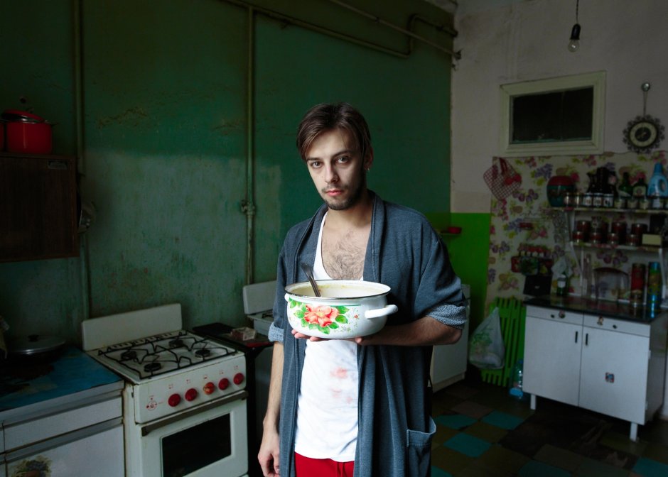 Парень в коммуналке