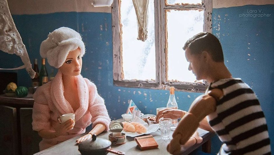 Барби и Кен на кухне Советской коммуналки