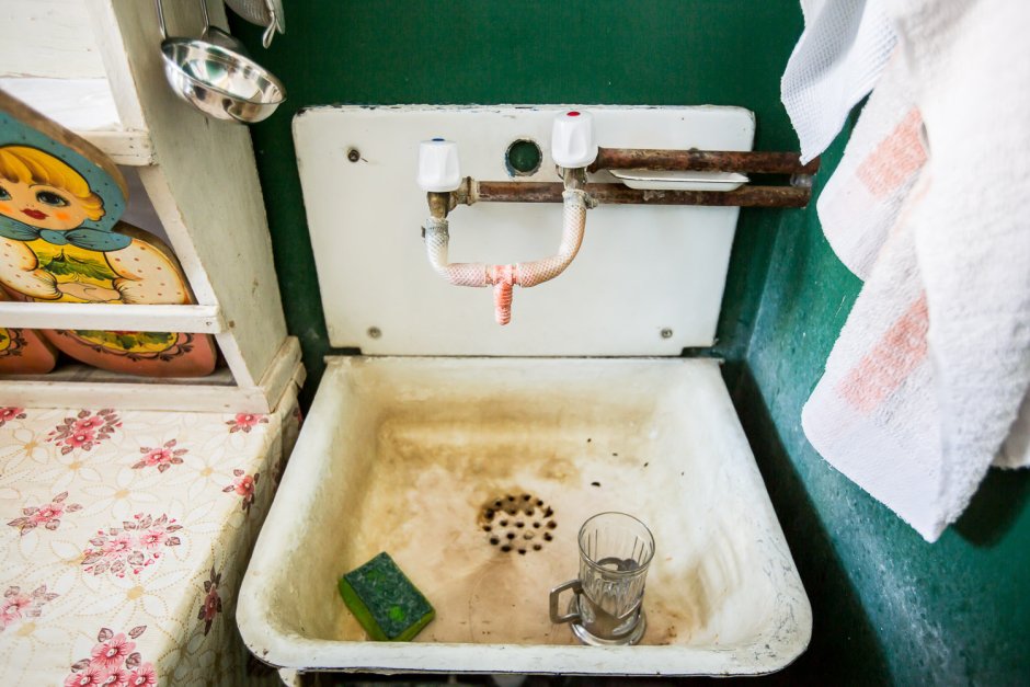 Старая коммуналка раковина