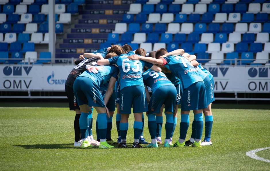 Болельщики Зенита на стадионе