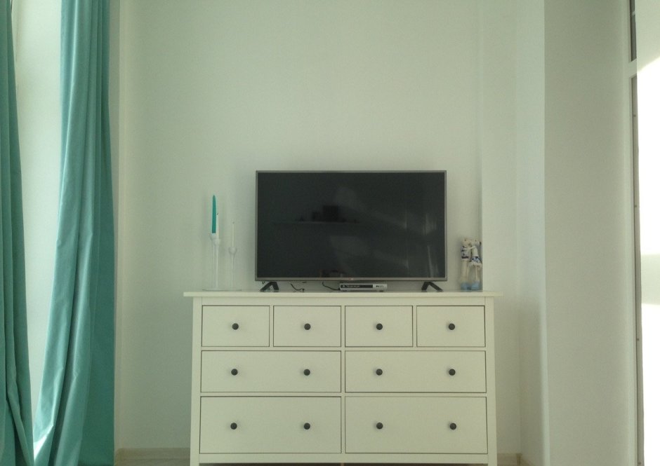 Телевизор в гостиной ХЕМНЭС комод икеа