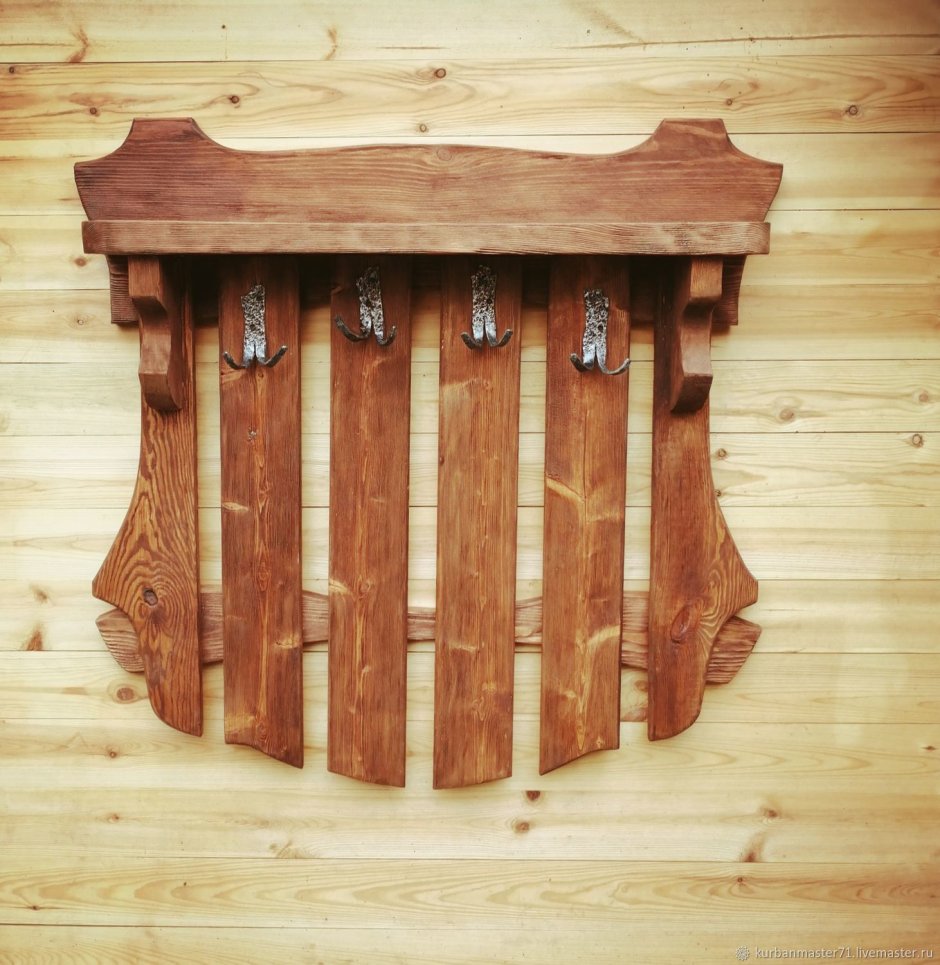 Полка деревянная резная