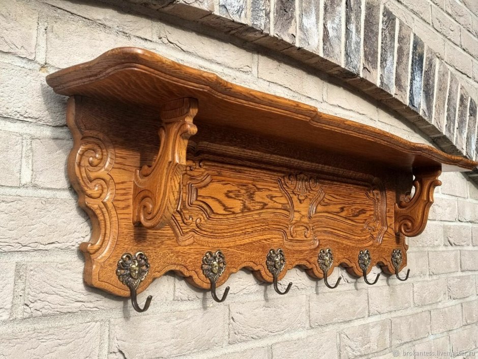 Деревянные резные вешалки