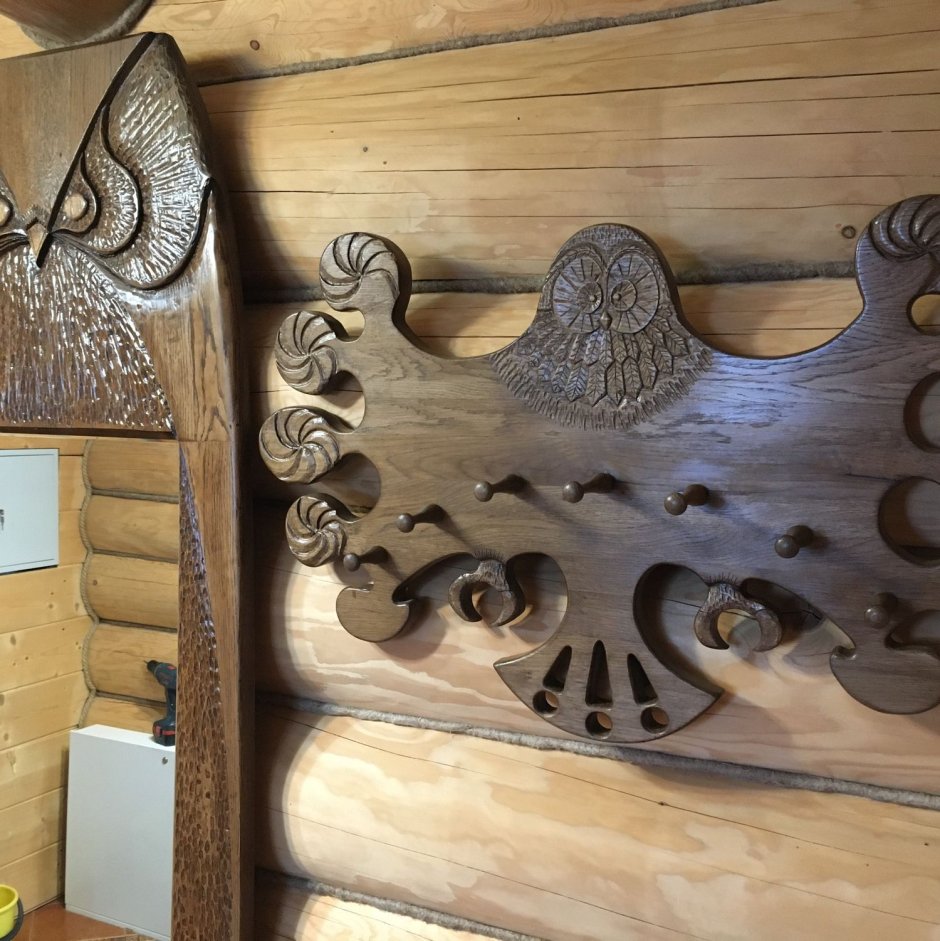 Резьба по дереву вешалка