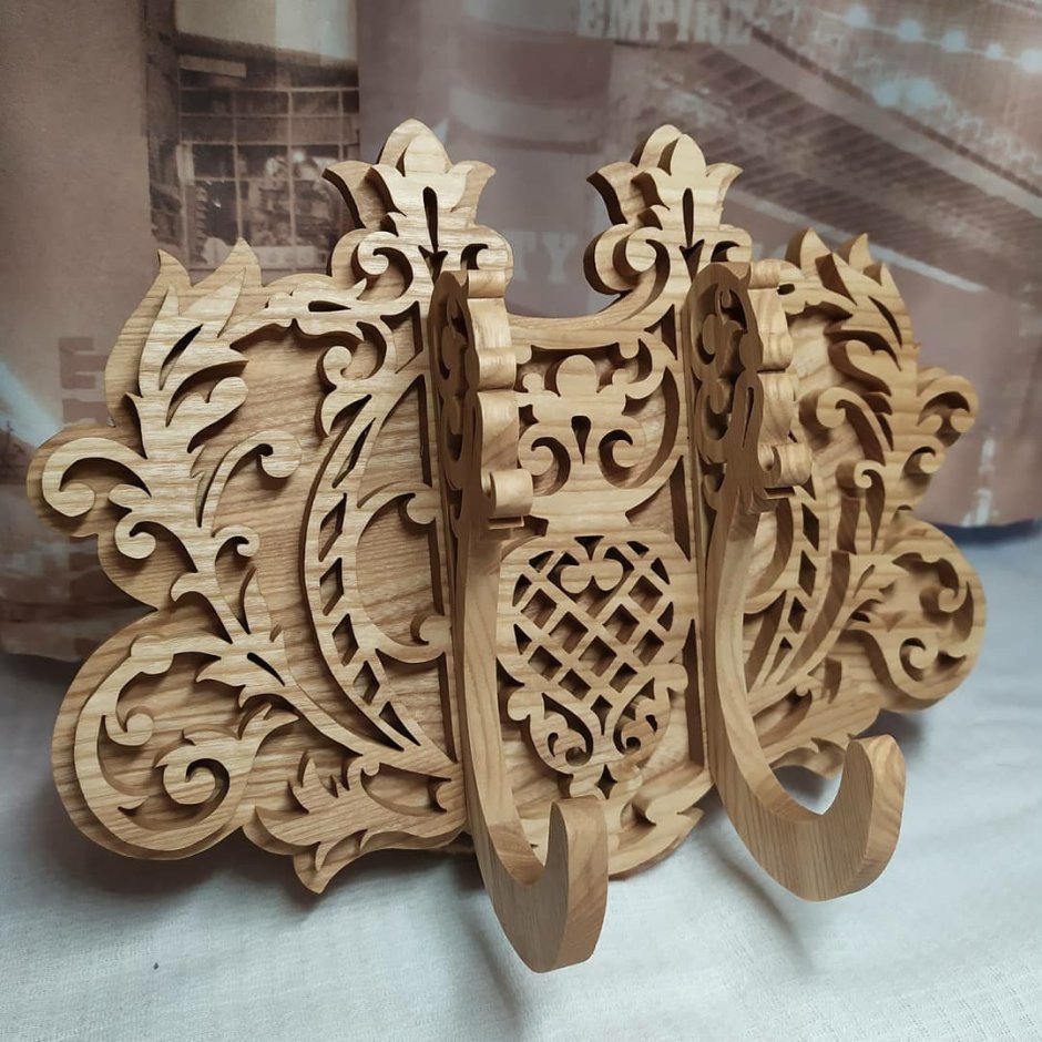 Резьба по дереву вешалка