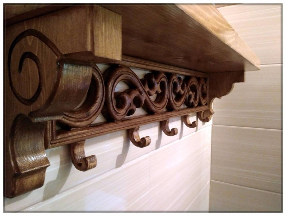 Резные вешалки из дерева