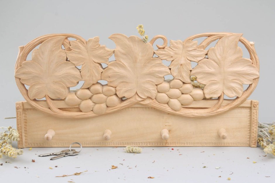 Вешалка деревянная настенная