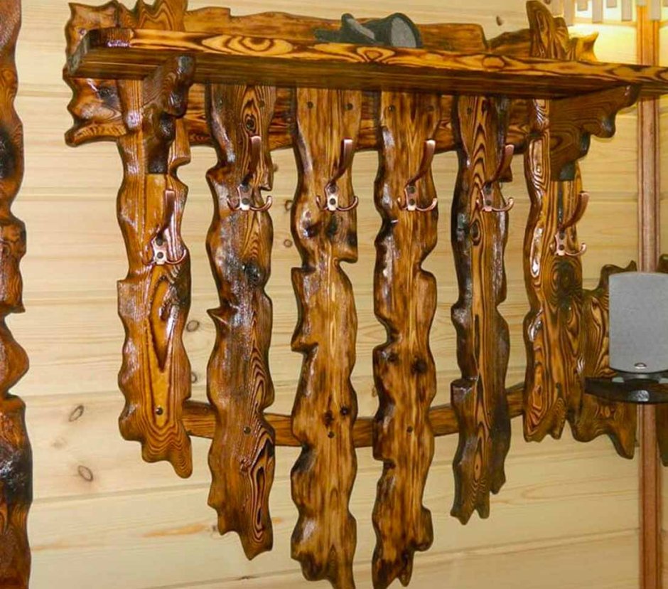 Вешалка из дерева с именами