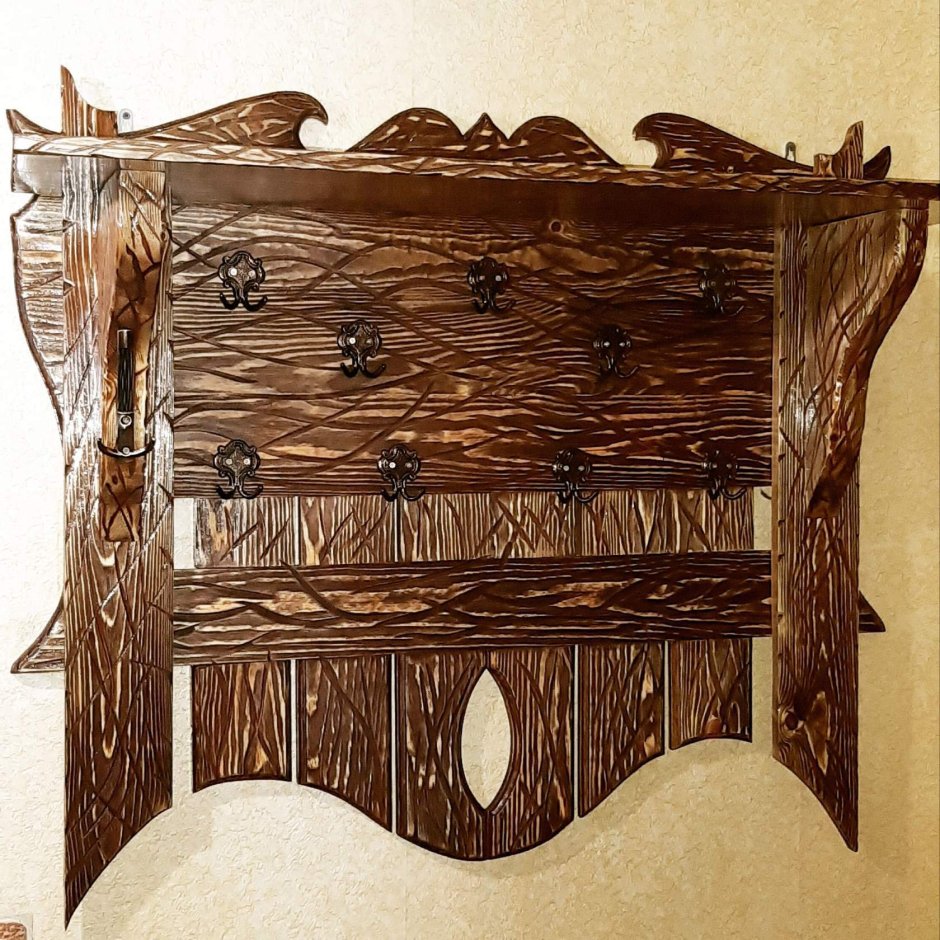 Резная полка из дерева