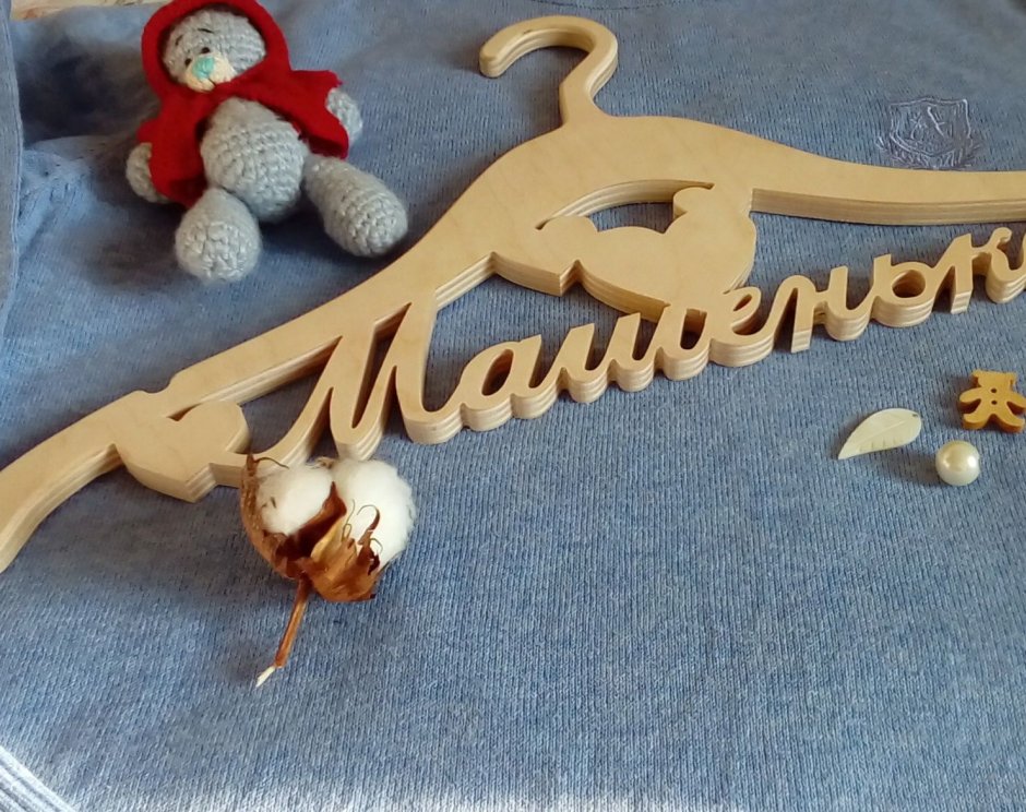 Вешалка из дерева