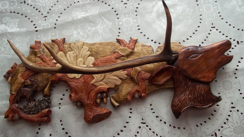 Резная вешалка из дерева на ЧПУ