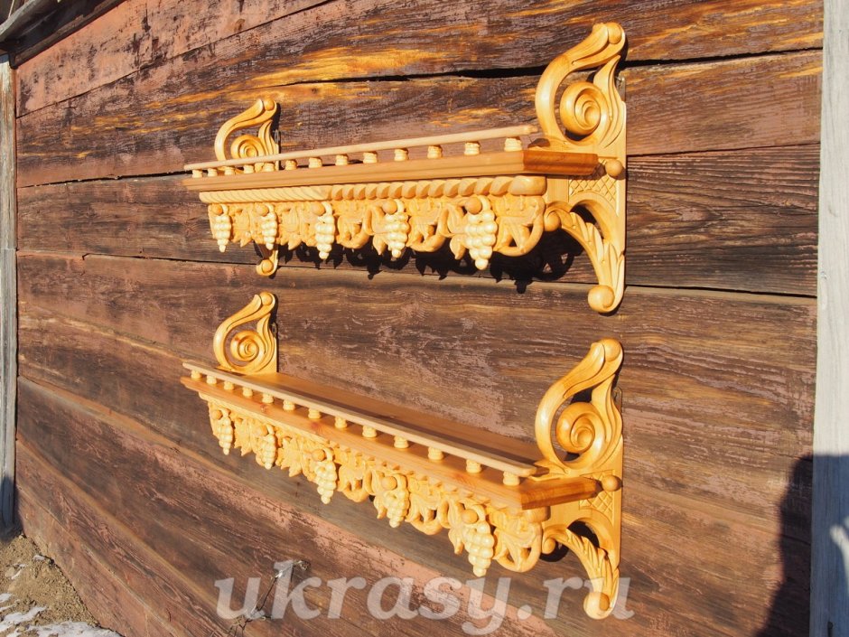 Резная вешалка