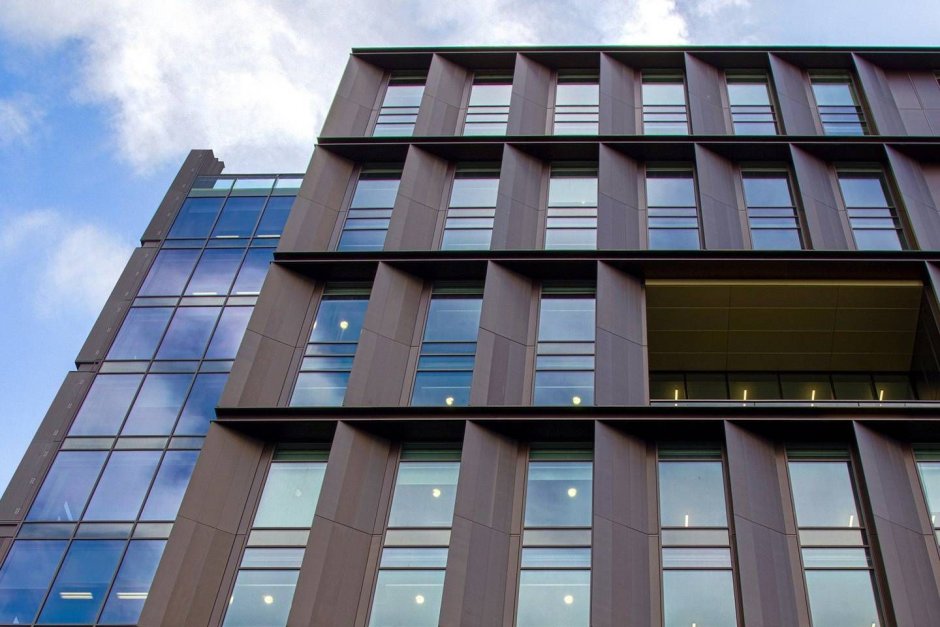 Многоэтажный офис фасад