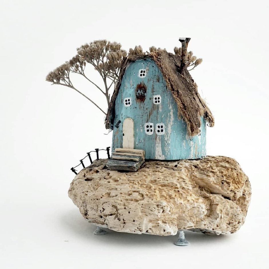 Домики из морских деревяшек