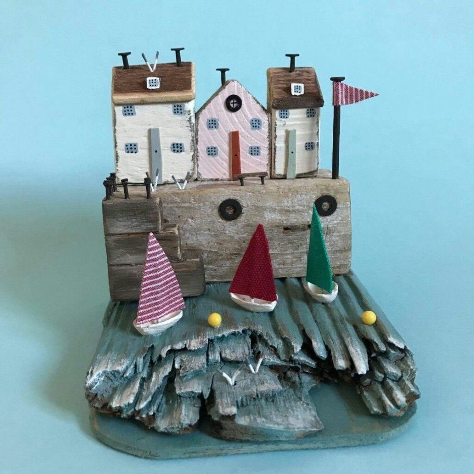 Домики из коряг деревьев