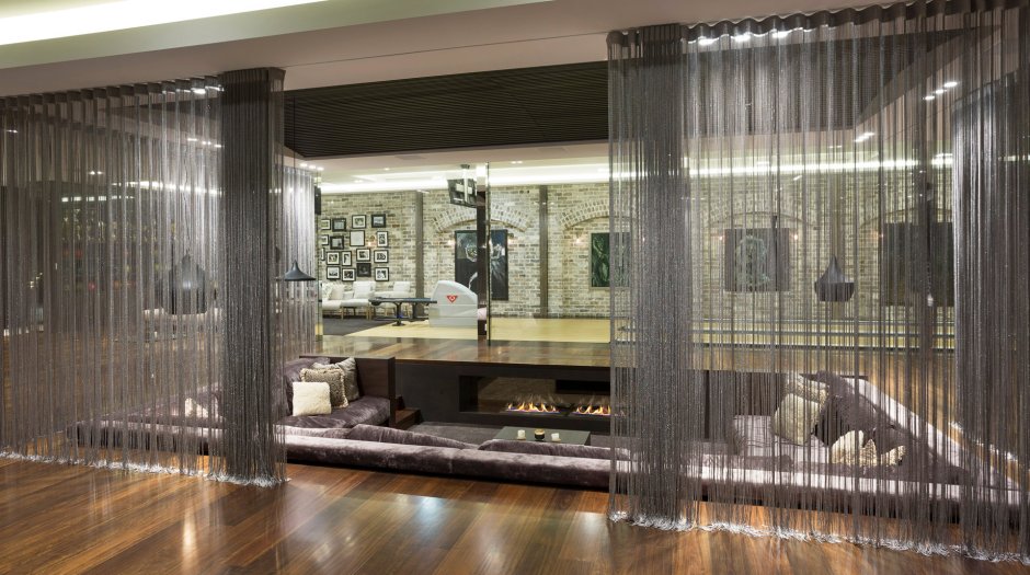 Перегородка из штор для зонирования