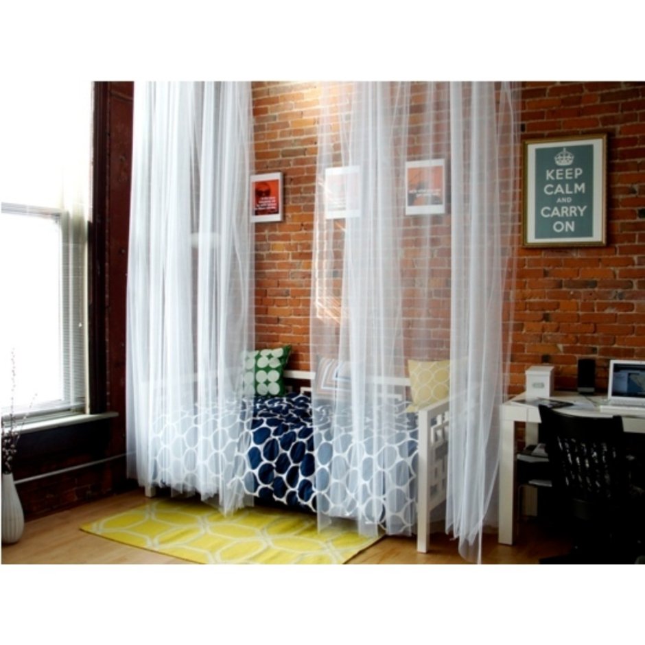 Зонирование комнаты шторами