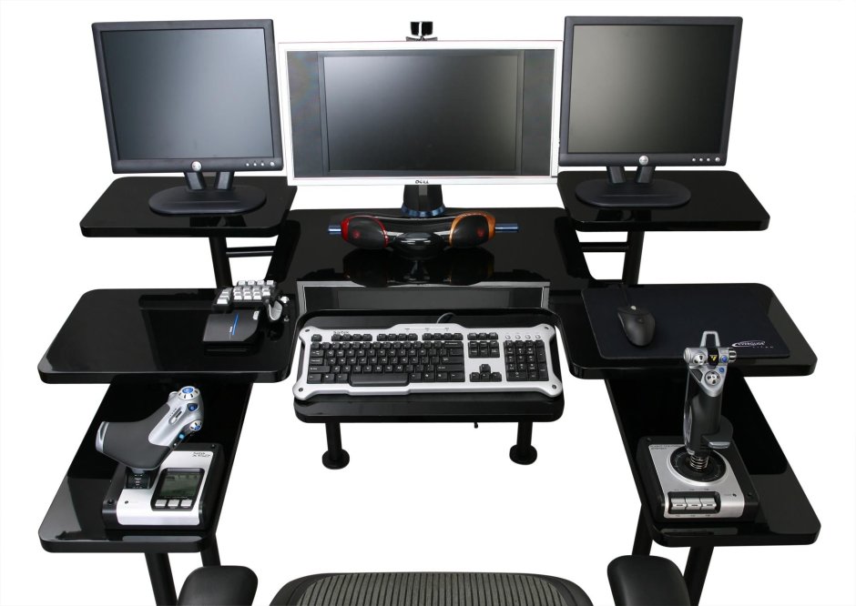 Технологичный компьютерный стол