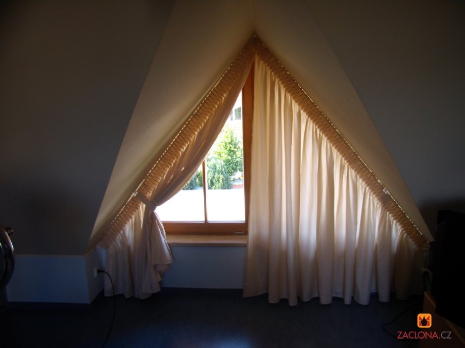 Шторы на треугольные окна