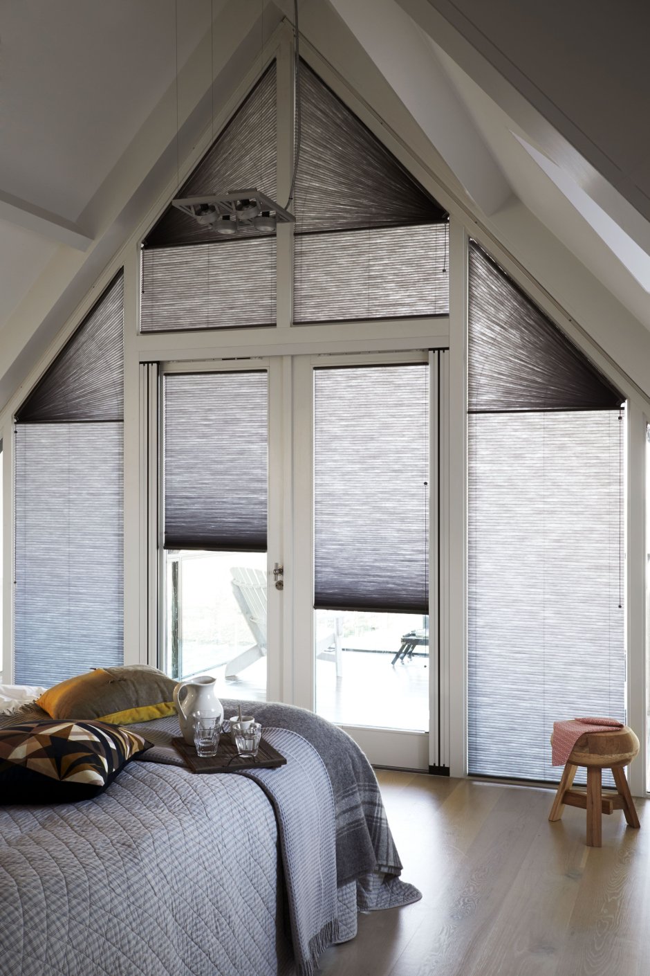 Спальня на мансарде с балконом