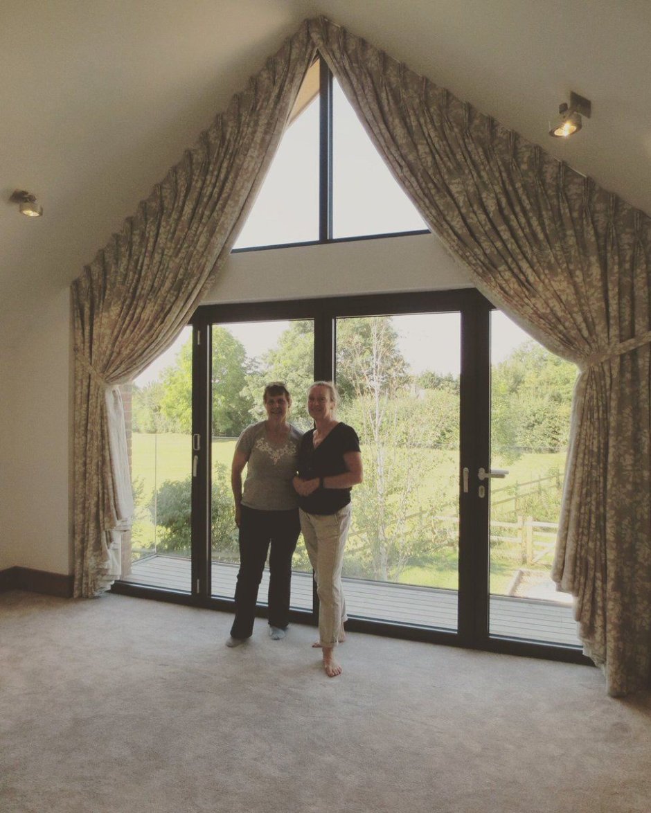 Шторы на окно трапецией