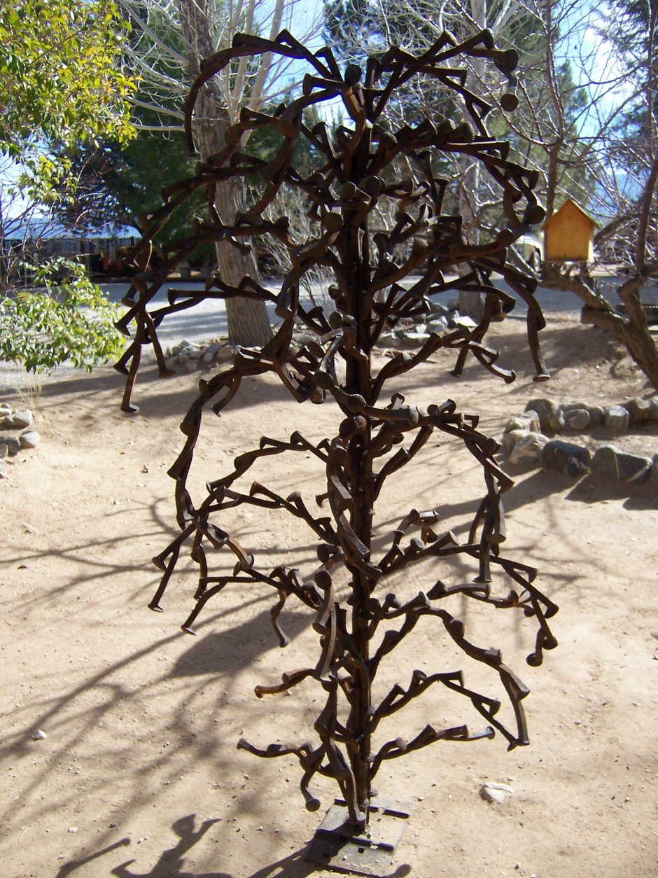 Настенный декор из металла