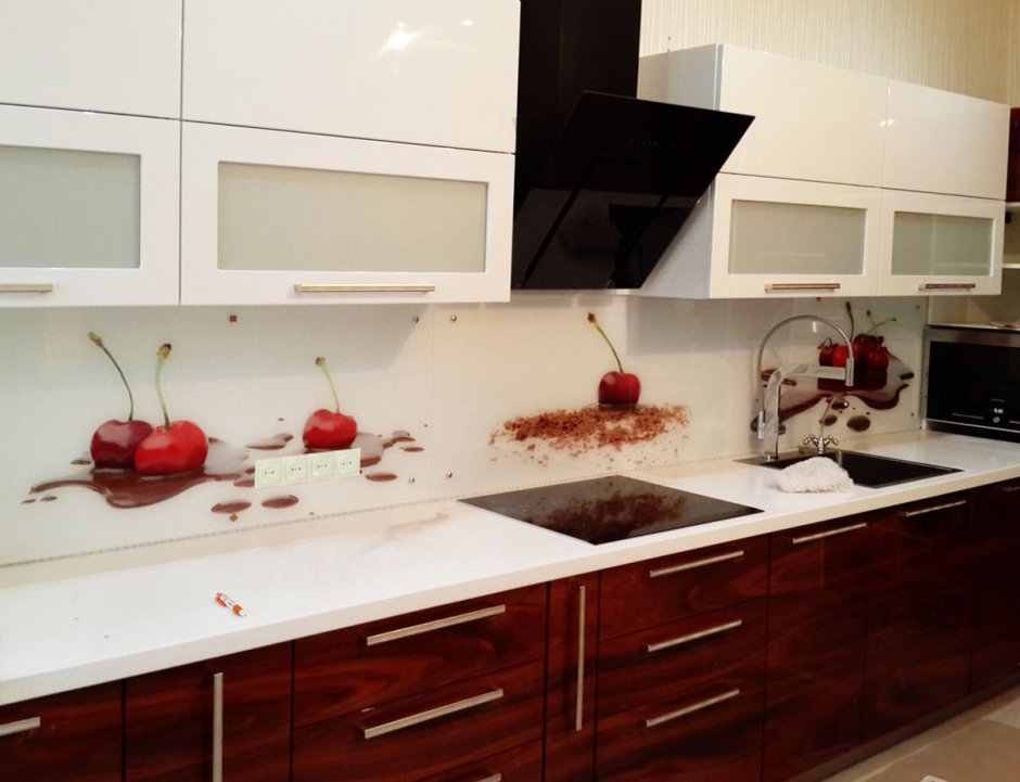 Фартук для бордовой кухни