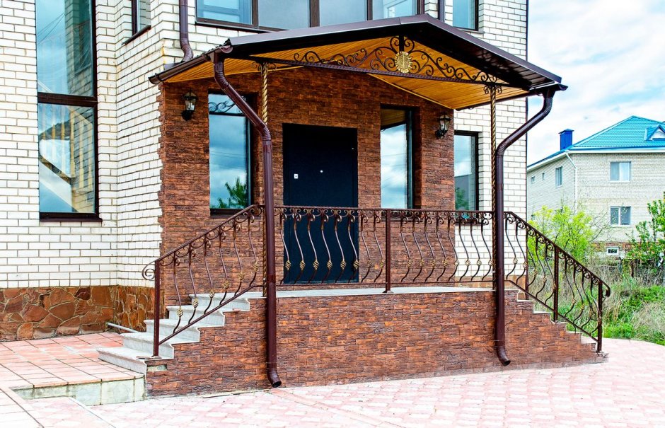 Крыльцо с навесом