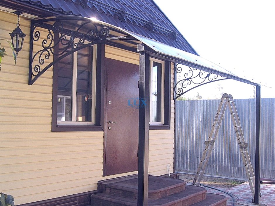 Крыша над крыльцом из поликарбоната