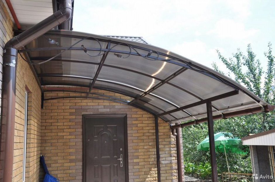 Козырёк над крыльцом полугруглый