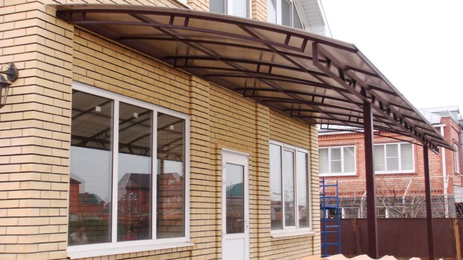 Навес над крыльцом из металлочерепицы