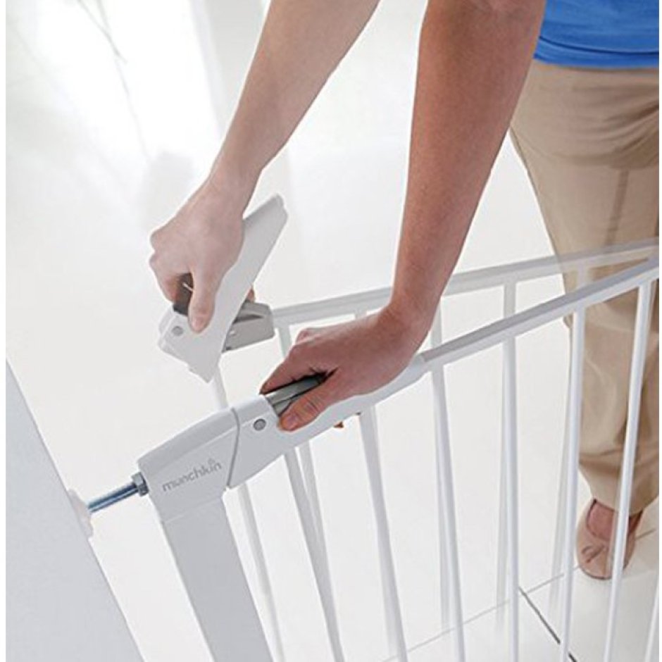 Ограждение для детей на лестницу