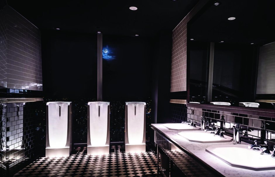 Освещение в туалетах ресторана
