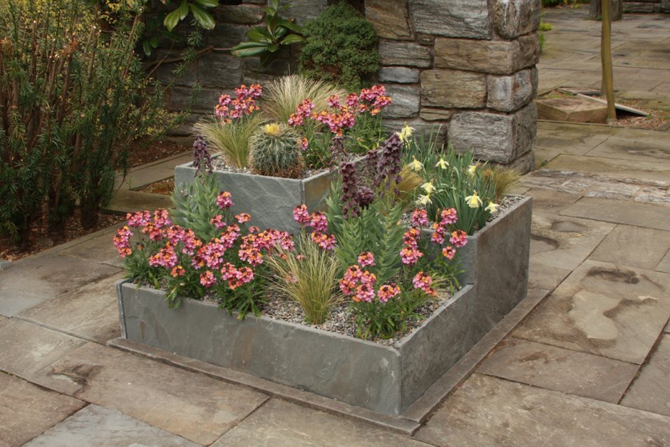 Цветник из пеноблоков