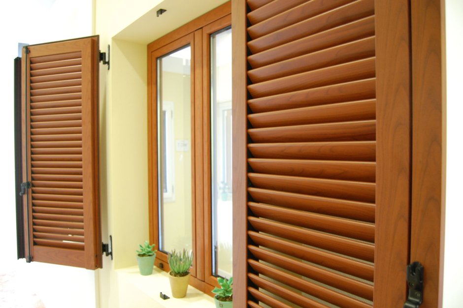 Деревянные створки на окна