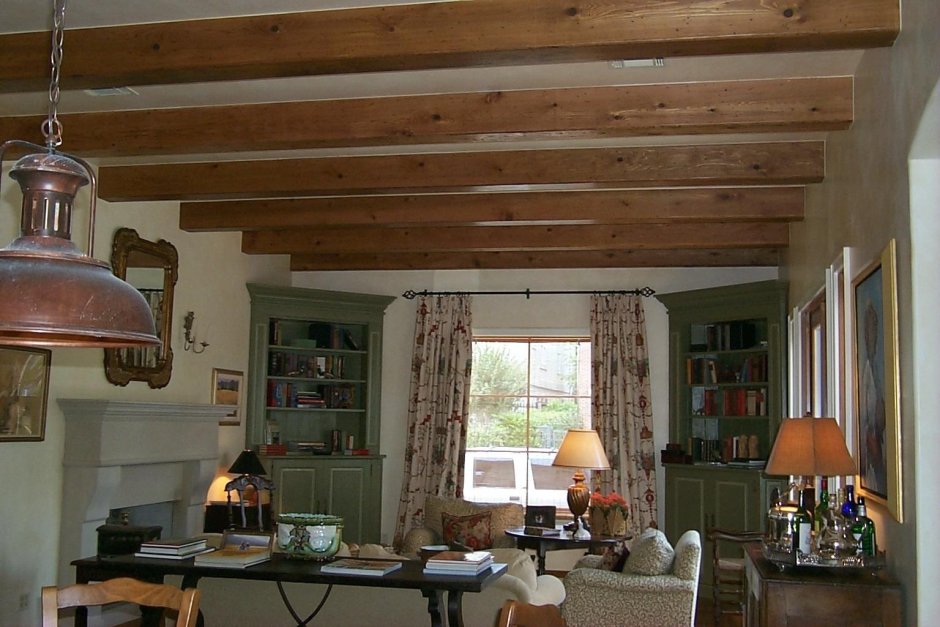 Освещение по балкам в деревянном доме